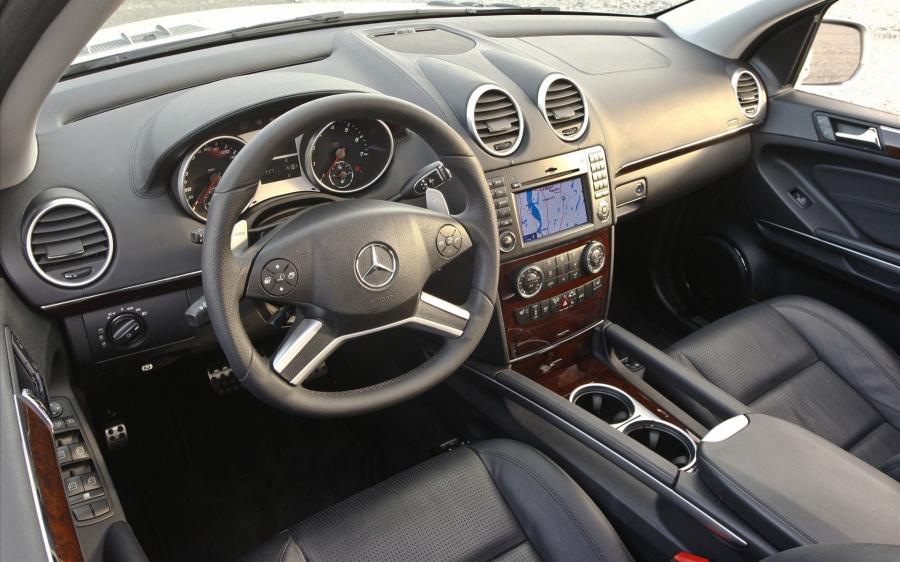  Mercedes-Benz ML63 AMG 2009 года  (фото 15 из 38)